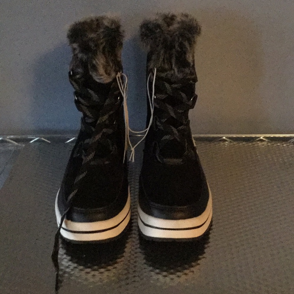 Universal thread boots size 7